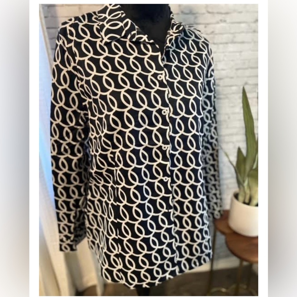 Black/white patterned blouse from Chico’s. Size 3